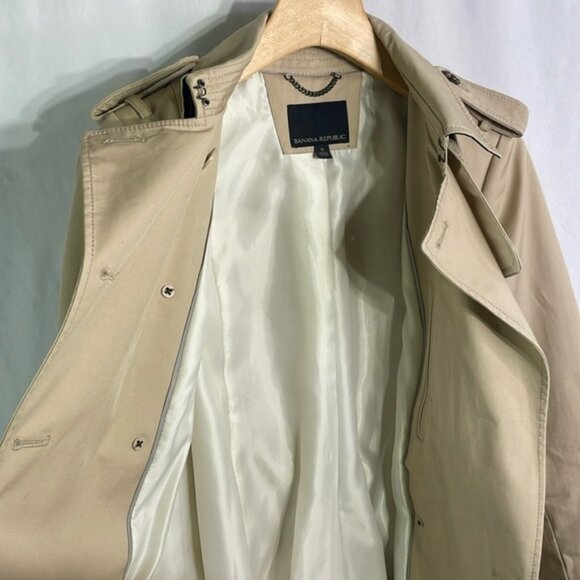 Banana republic classic tan trenchcoat - Picture 3 of 10